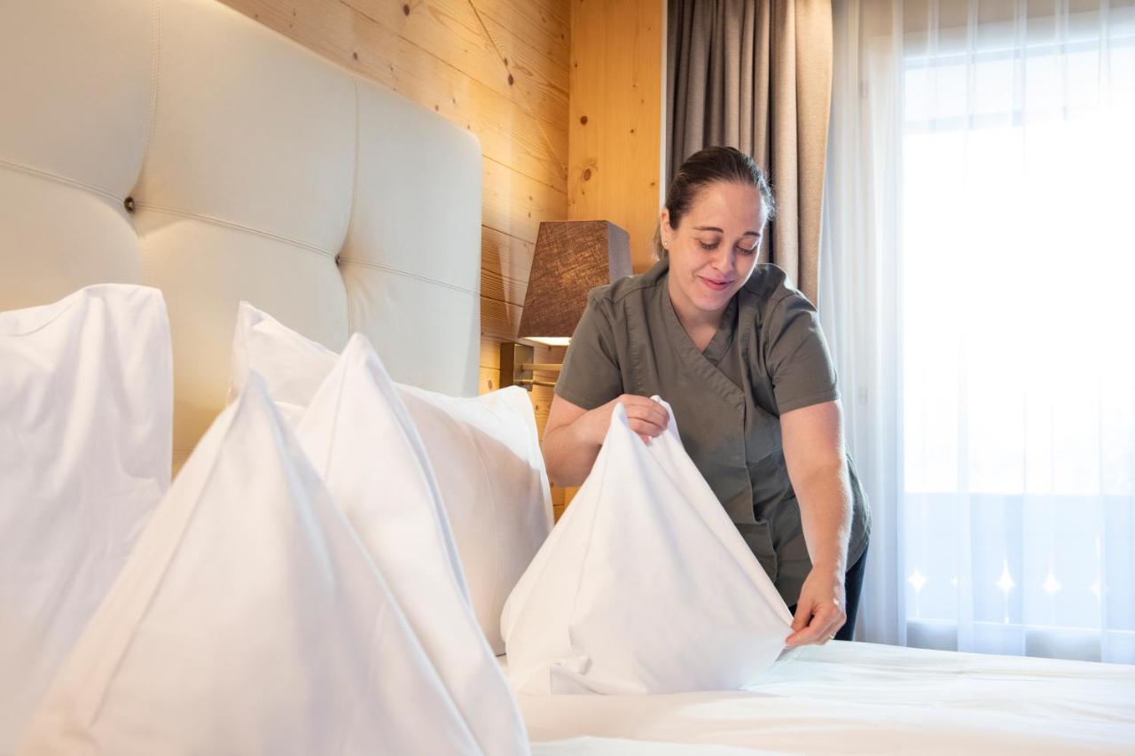 Golfhotel Les Hauts De Gstaad & Spa Exterior photo